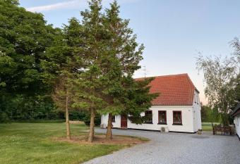 Bed & coffee Hj  rring allows 18 year olds to book a room