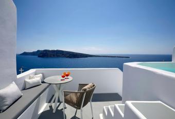 Marizan Caves & Villas has rooms with a private hot tub