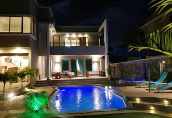 4 bedrooms villa with sea view private pool and enclosed garden at Albion 2 km away from the beach has Balcony rooms