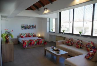 Spacious & Modern Studio Apartment Near the Airport has Balcony rooms