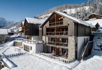 Les Dolomites Mountain Lodges has Balcony rooms