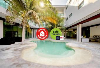 Jos   y Glendy Hotel allows 18 year olds to book a room