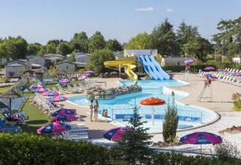 Domaine de Dugny, entre ch  teaux et zoo de Beauval has Balcony rooms