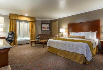 Best Western Plus Newport Mesa Inn has rooms with a private hot tub