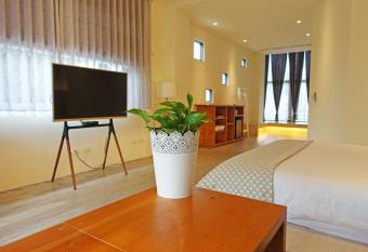 Green Light Villa allows 18 year olds to book a room