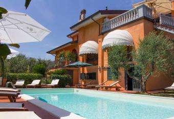 Le Quattro Stagioni has Balcony rooms