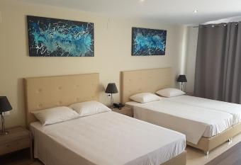 Hotel Prassino Nissi has Balcony rooms