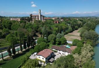 L Isolo b&b e case vacanza has Balcony rooms