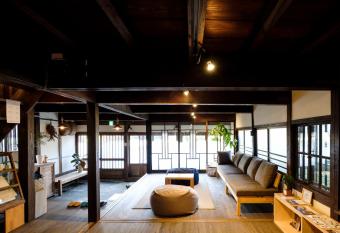 Guest House Maru allows 18 year olds to book a room