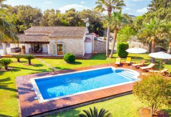 Can Xisco has Balcony rooms