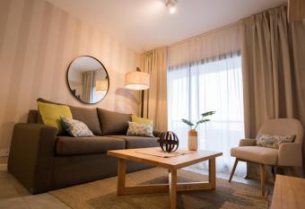 273 Avenida Victoria Aguirre I allows 18 year olds to book a room