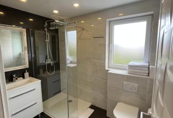 Luxury apartment in Hotel allows 18 year olds to book a room