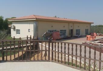 Al Maha Farm has rooms with a private hot tub