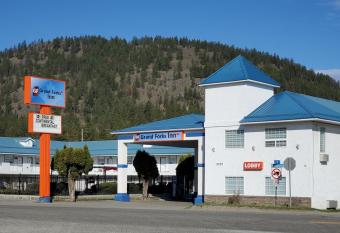 Grand Forks Inn allows 18 year olds to book a room