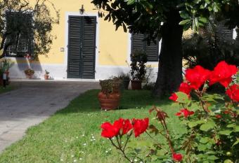 Casa Magnolia allows 18 year olds to book a room