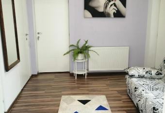 Violet House has Balcony rooms