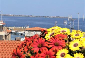 una camera nel pittoresco borgo di Le Castella allows 18 year olds to book a room