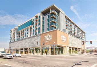 Sonder by Marriott Bonvoy Mill Ave Apartments Tempe has Balcony rooms