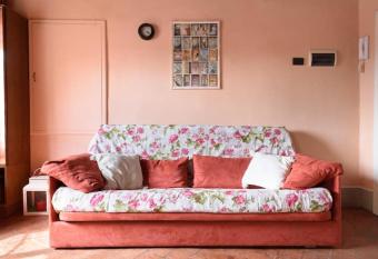 Casa Clara Cortona allows 18 year olds to book a room