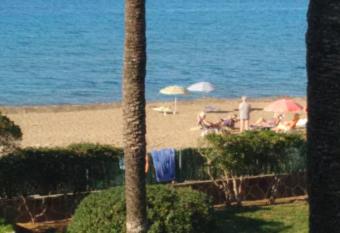 Apartamento con vistas al mar allows 18 year olds to book a room