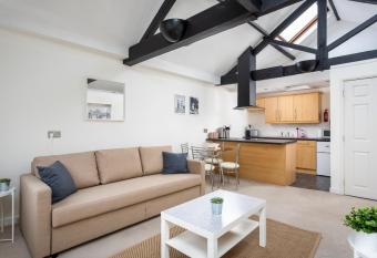 Lansdown Crescent Lane allows 18 year olds to book a room