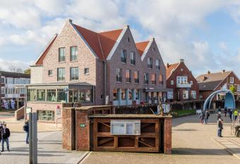 Mingers Hotel allows 18 year olds to book a room