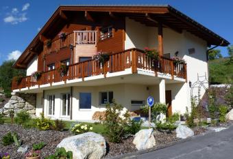 Chalet des Alpes has Balcony rooms