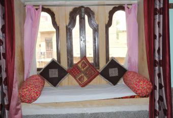 Ratan Hostel allows 18 year olds to book a room