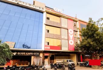 SPOT ON 35581 Sunrise Guest House allows 18 year olds to book a room