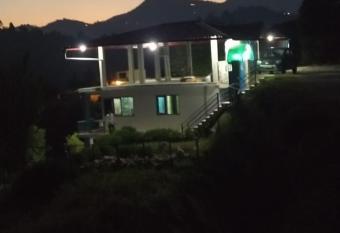 ValleyView Homestay allows 18 year olds to book a room