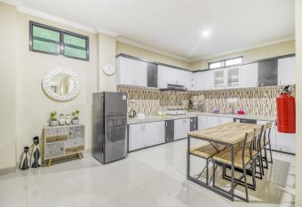 RedDoorz near Jogja National Museum allows 18 year olds to book a room