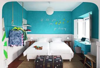 Chill in Ericeira Surf House allows 18 year olds to book a room