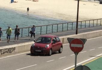 Urbanizaci  n loureiral allows 18 year olds to book a room