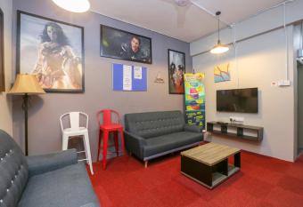 SPOT ON 89751 Bed Station Guest House allows 18 year olds to book a room