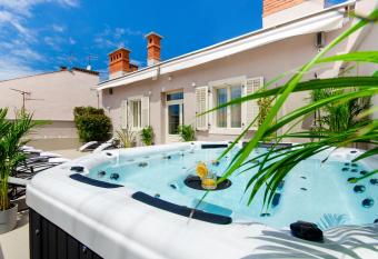 Villa Brandestini has Balcony rooms