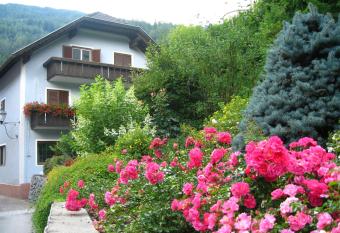 Gasthof Obermair has Balcony rooms