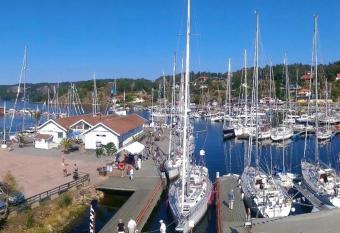 Hen  ns Vandrarhem/Hostel allows 18 year olds to book a room