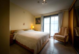 B&B Yaca allows 18 year olds to book a room