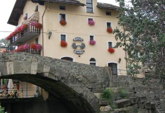 Hotel Cecchin allows 18 year olds to book a room