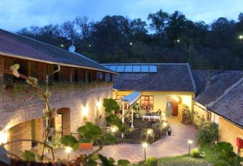 Rooms Villa Iva allows 18 year olds to book a room