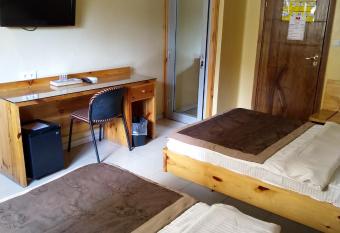 H  tel du Plateau allows 18 year olds to book a room
