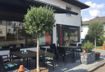 sevenDays Hotel and Boardinghouse Kirchheim allows 18 year olds to book a room