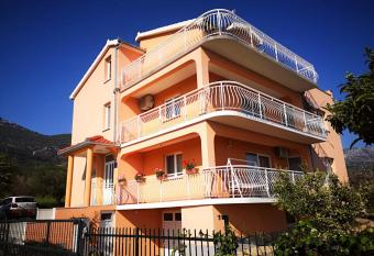 Apartmani Mateja allows 18 year olds to book a room