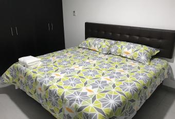 Quo Luxury Room 1 minute to Airport allows 18 year olds to book a room