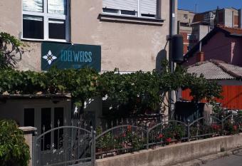 Edelweiss Hostel has Balcony rooms