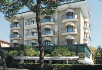 Hotel Liverpool has Balcony rooms