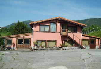 paperkienea - artandrelax allows 18 year olds to book a room