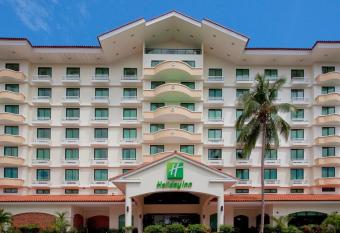 Holiday Inn Panama Canal, an IHG Hotel allows 18 year olds to book a room