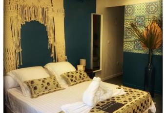 Chambres D h  tes Les Gar  ons allows 18 year olds to book a room