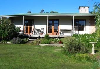 Platypus Park Country Retreat has rooms with a private hot tub